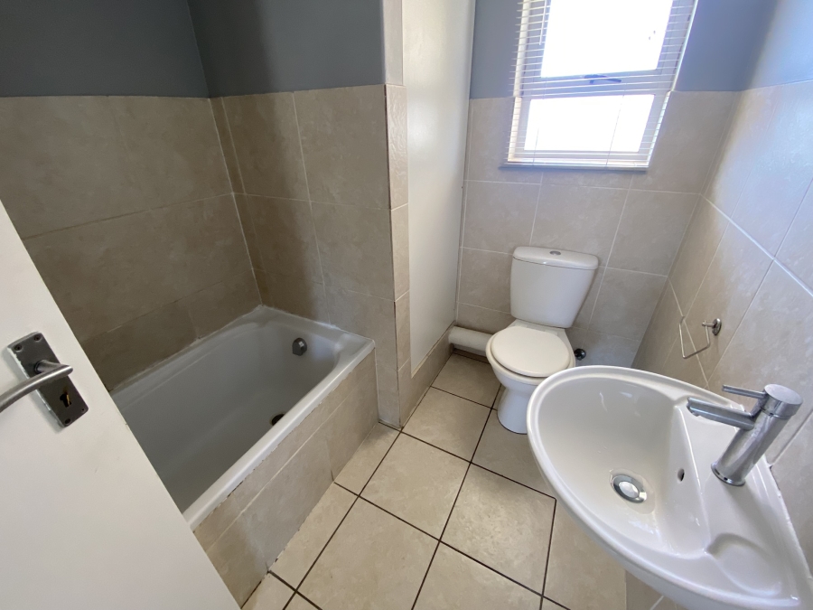 To Let 2 Bedroom Property for Rent in Muizenberg Western Cape